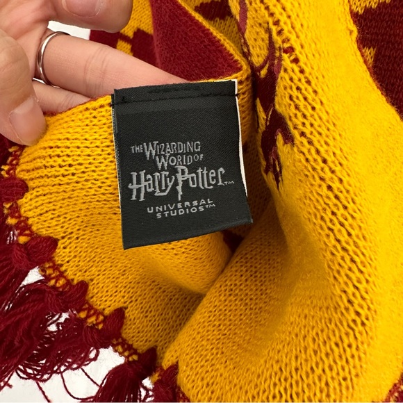 Gryffindor Reversible Scarf - Picture 3 of 4